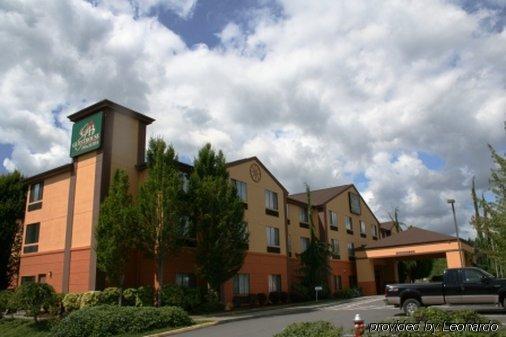 Hotel Evergreen & 3*